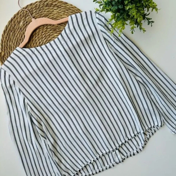 Cloth & Stone Women's Button-Back Striped Top Size‎ XS Frayed Hem Flared Sleeve - Picture 1 of 13
